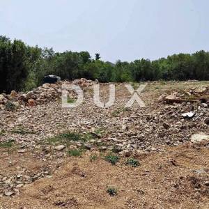 OTOK KRK, BAJČIĆI– Poljoprivredno zemljište 1208m² u centru mjesta, potencijalno buduće građevinsko zemljište!