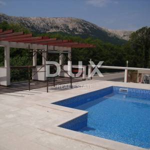 OTOK KRK, BAŠKA - 4 kuće sa 8 apartmana i bazenom