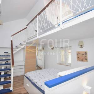 Otok Krk, Baška, adaptirana kamena kuća 70m od mora
