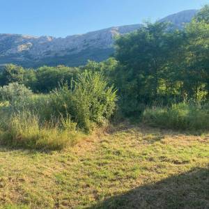 OTOK KRK, BAŠKA, DRAGA BAŠĆANSKA - građevinsko zemljište 888 m2 za stambenu zgradu - stanove / apartmane / obiteljsku kuću / vi...