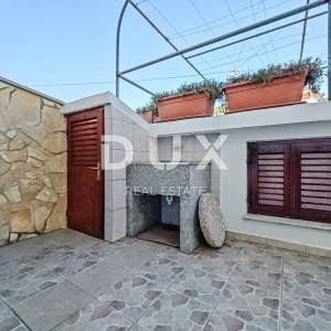 OTOK KRK, BAŠKA - Dvojna kuća u centru