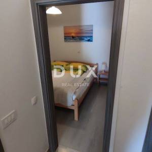 OTOK KRK, BAŠKA - dvojna kuća sa dva apartmana