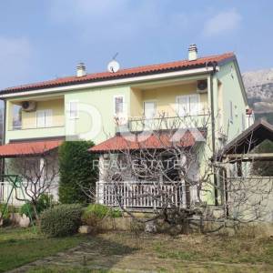 OTOK KRK, BAŠKA - dvojna kuća sa dva apartmana