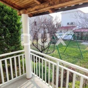 OTOK KRK, BAŠKA - dvojna kuća sa dva apartmana