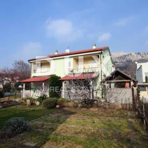 OTOK KRK, BAŠKA - dvojna kuća sa dva apartmana