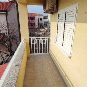 OTOK KRK, BAŠKA - dvojna kuća sa dva apartmana