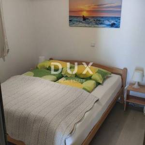 OTOK KRK, BAŠKA - dvojna kuća sa dva apartmana