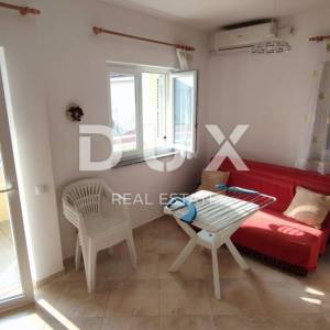 OTOK KRK, BAŠKA - dvojna kuća sa dva apartmana