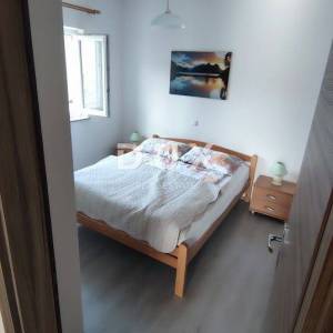 OTOK KRK, BAŠKA - dvojna kuća sa dva apartmana