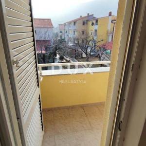 OTOK KRK, BAŠKA - dvojna kuća sa dva apartmana