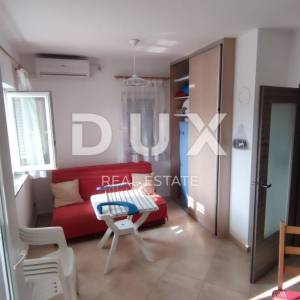 OTOK KRK, BAŠKA - dvojna kuća sa dva apartmana