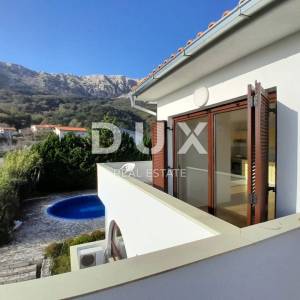 OTOK KRK, BAŠKA - Dvosobni apartman s pogledom na more i bazenom
