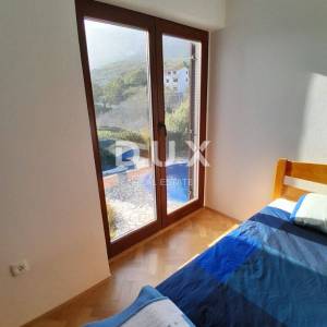 OTOK KRK, BAŠKA - Dvosobni apartman s pogledom na more i bazenom