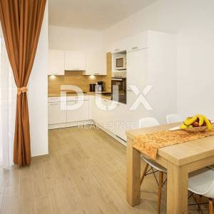 OTOK KRK, BAŠKA - ekskluzivna villa sa 7 apartmana i bazenom! PRILIKA!!!