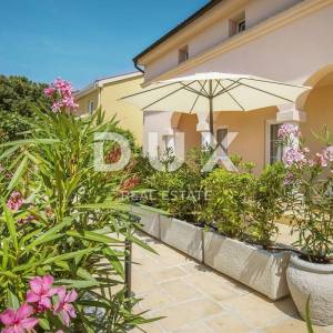 OTOK KRK, BAŠKA - ekskluzivna villa sa 7 apartmana i bazenom! PRILIKA!!!