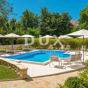 OTOK KRK, BAŠKA - ekskluzivna villa sa 7 apartmana i bazenom! PRILIKA!!!