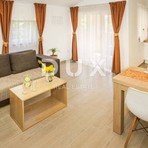 OTOK KRK, BAŠKA - ekskluzivna villa sa 7 apartmana i bazenom! PRILIKA!!!