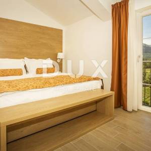 OTOK KRK, BAŠKA - ekskluzivna villa sa 7 apartmana i bazenom! PRILIKA!!!