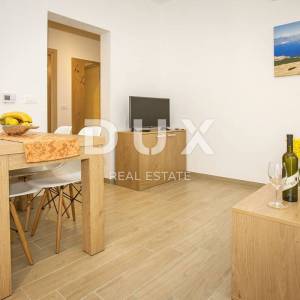 OTOK KRK, BAŠKA - ekskluzivna villa sa 7 apartmana i bazenom! PRILIKA!!!