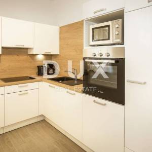OTOK KRK, BAŠKA - ekskluzivna villa sa 7 apartmana i bazenom! PRILIKA!!!