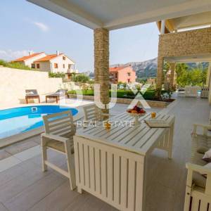 OTOK KRK, BAŠKA - ekskluzivna villa s bazenom - novogradnja na odličnoj lokaciji! PRILIKA!!!