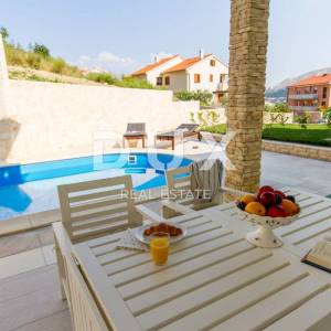 OTOK KRK, BAŠKA - ekskluzivna villa s bazenom - novogradnja na odličnoj lokaciji! PRILIKA!!!
