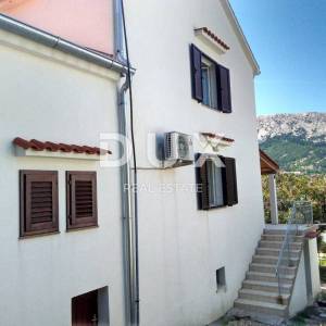 OTOK KRK, BAŠKA - Kamena kuća sa dvije stambene jedinice