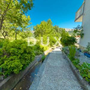 OTOK KRK, BAŠKA - Kuća s 5 apartmana i velikom okućnicom