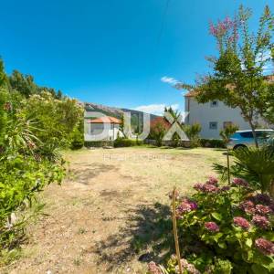 OTOK KRK, BAŠKA - Kuća s 5 apartmana i velikom okućnicom