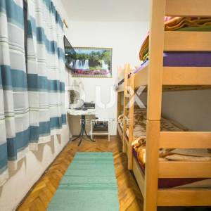 OTOK KRK, BAŠKA - Kuća s 5 apartmana i velikom okućnicom