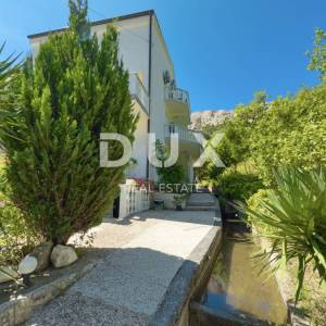 OTOK KRK, BAŠKA - Kuća s 5 apartmana i velikom okućnicom