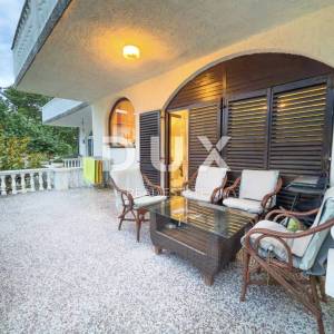 OTOK KRK, BAŠKA - Kuća s 5 apartmana i velikom okućnicom