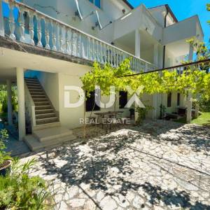 OTOK KRK, BAŠKA - Kuća s 5 apartmana i velikom okućnicom