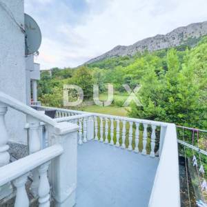OTOK KRK, BAŠKA - Kuća s 5 apartmana i velikom okućnicom