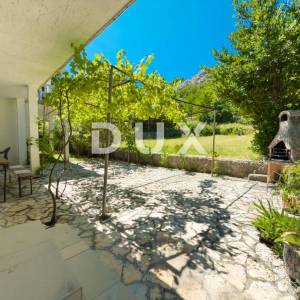 OTOK KRK, BAŠKA - Kuća s 5 apartmana i velikom okućnicom