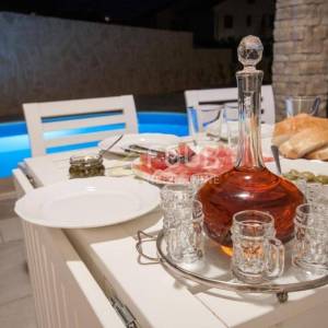 Otok Krk, Baška, kuća s bazenom