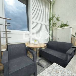 OTOK KRK, BAŠKA - Moderni apartman prvi red do mora!