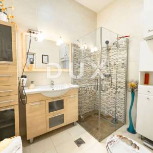 OTOK KRK, BAŠKA - Moderni apartman prvi red do mora!