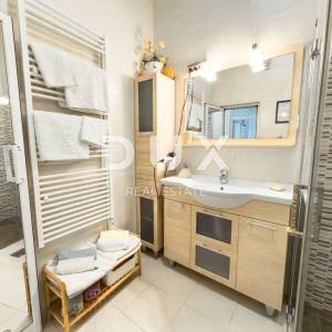 OTOK KRK, BAŠKA - Moderni apartman prvi red do mora!