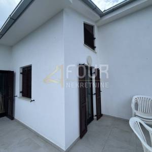Otok Krk, Baška - okolica, 108.28m2, 3s+db, bazen na korištenje