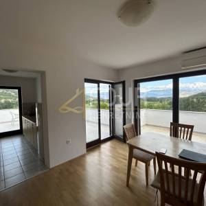 Otok Krk, Baška - okolica, 108.28m2, 3s+db, bazen na korištenje