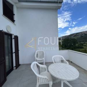 Otok Krk, Baška - okolica, 108.28m2, 3s+db, bazen na korištenje