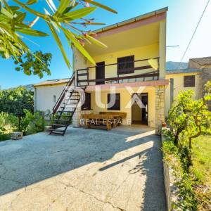 OTOK KRK, BAŠKA (okolica) - Kamena kuća s velikom okućnicom