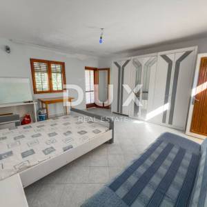 OTOK KRK, BAŠKA (okolica) - Kamena kuća s velikom okućnicom
