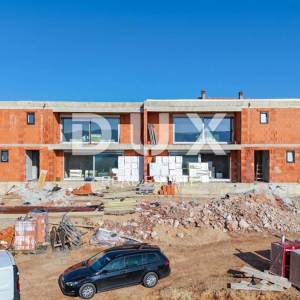 OTOK KRK, BRZAC - Moderno dizajnirana dvojnica s bazenom 40m2