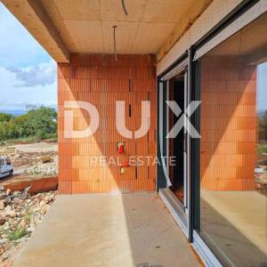 OTOK KRK, BRZAC - Moderno dizajnirana dvojnica s bazenom 40m2