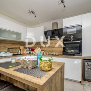 OTOK KRK, ČIŽIĆI - Luksuzna apartmanska vila!