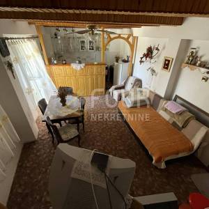 Otok Krk, Dobrinj, autohtona kuća od 110m2 u staroj jezgri