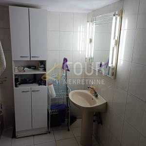 Otok Krk, Dobrinj, autohtona kuća od 110m2 u staroj jezgri