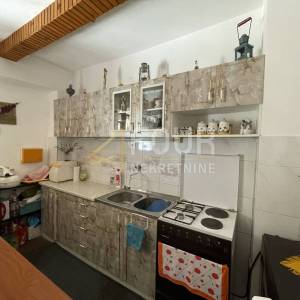 Otok Krk, Dobrinj, autohtona kuća od 110m2 u staroj jezgri